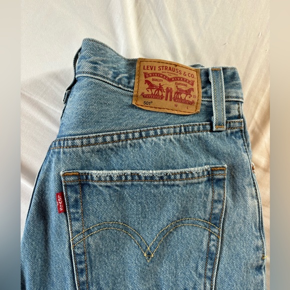 Barely worn levi’s jeans - Picture 9 of 9